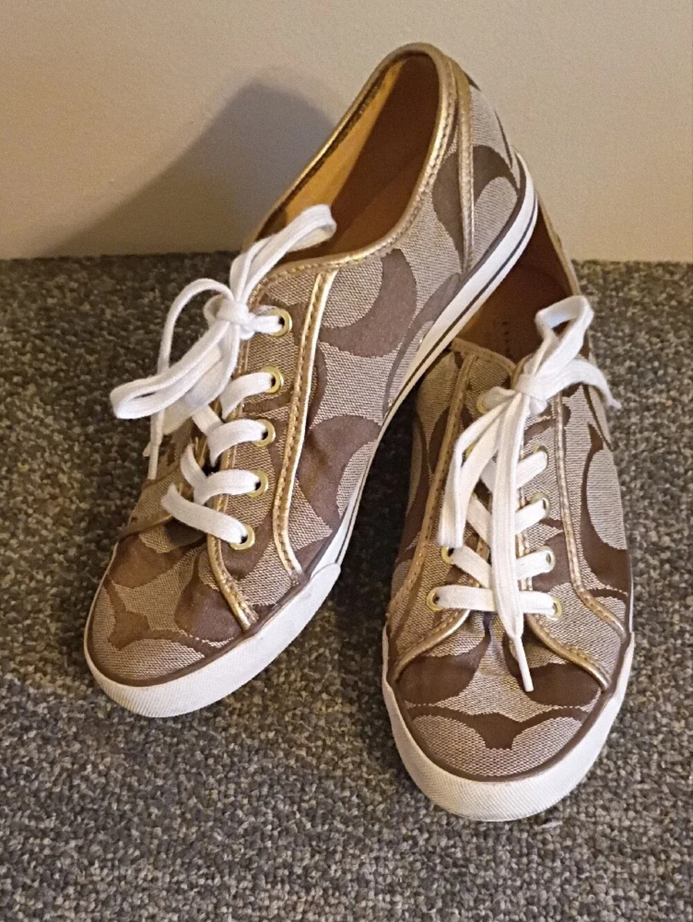 Coach Signature Canvas Low-Top Sneakers in Beige and Brown Size 9